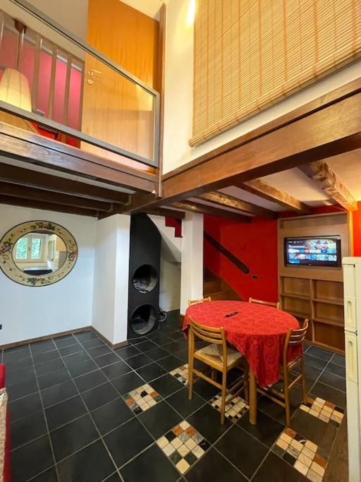Ferienwohnung Musicians Mansion Loft Fino Mornasco Exterior foto